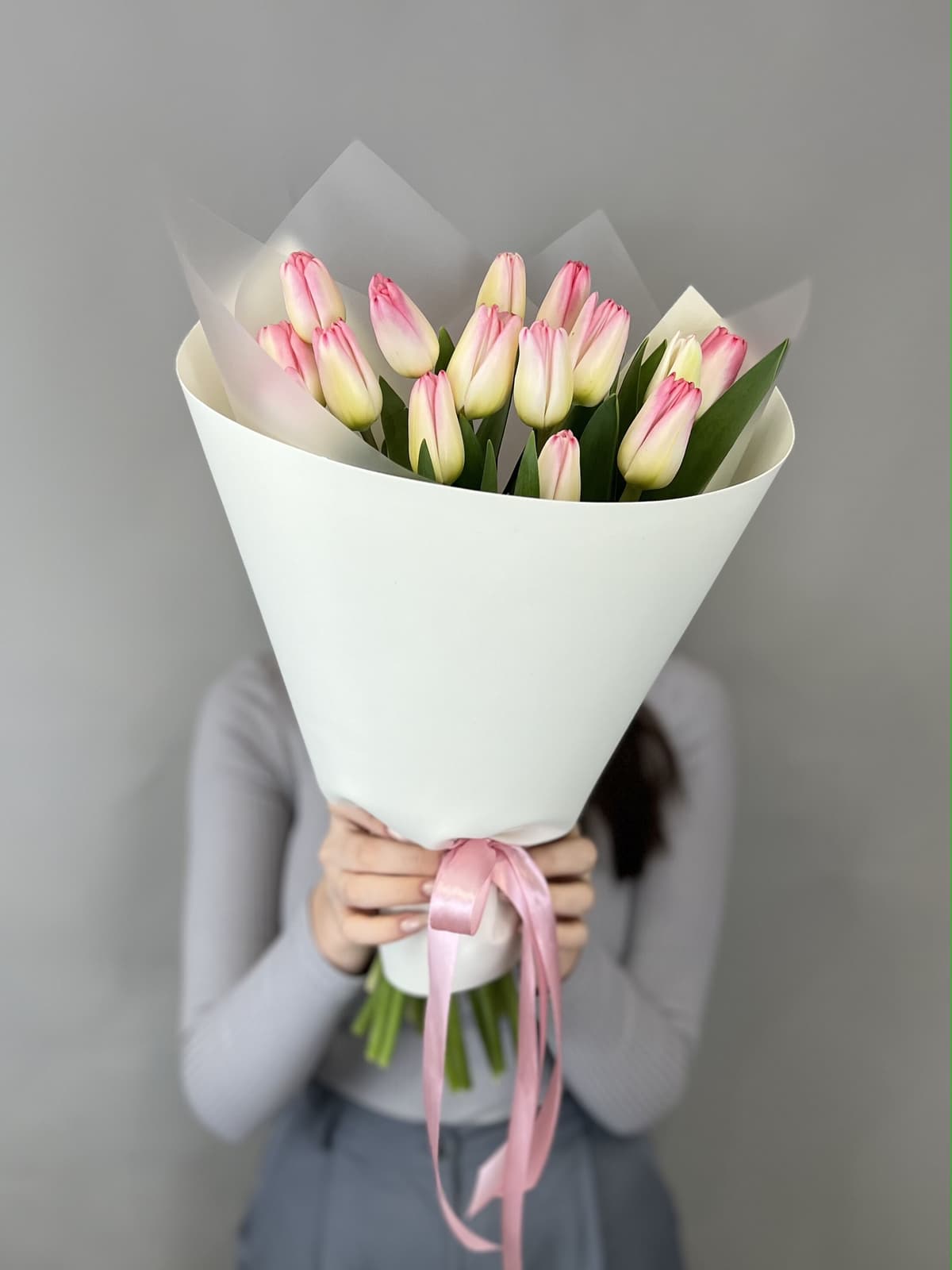 Букет из 15 нежно розовых тюльпанов в фоамиране