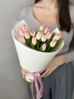 Букет из 15 нежно розовых тюльпанов в фоамиране