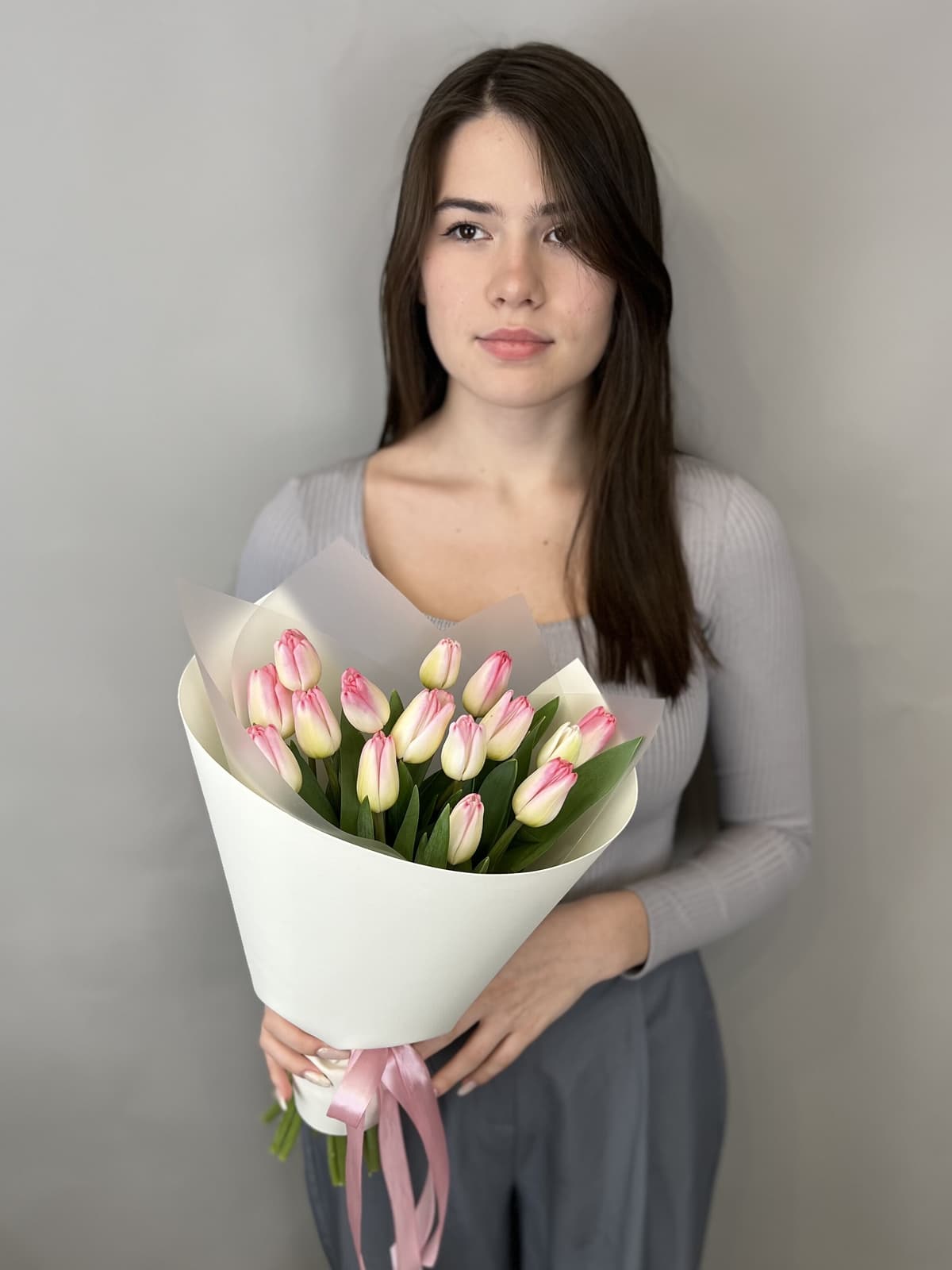 Букет из 15 нежно розовых тюльпанов в фоамиране