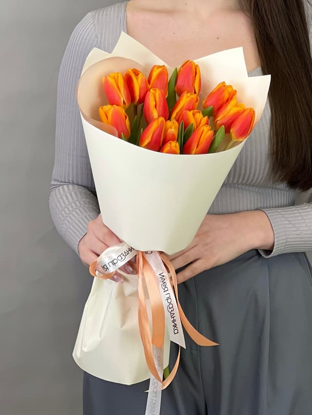 Букет из 15 оранжевых тюльпанов Букет из 15 оранжевых тюльпанов