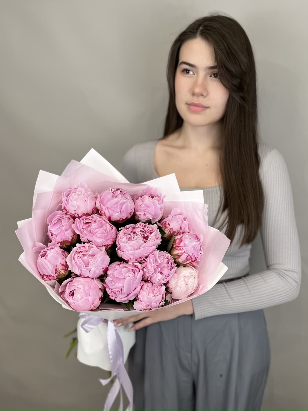 Свежий букет из 15 Пионов "Сара Бернар"