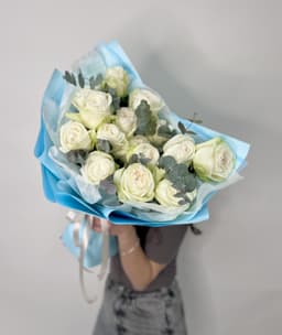 Букет из 15 Пионовидных Роз white O’Hara