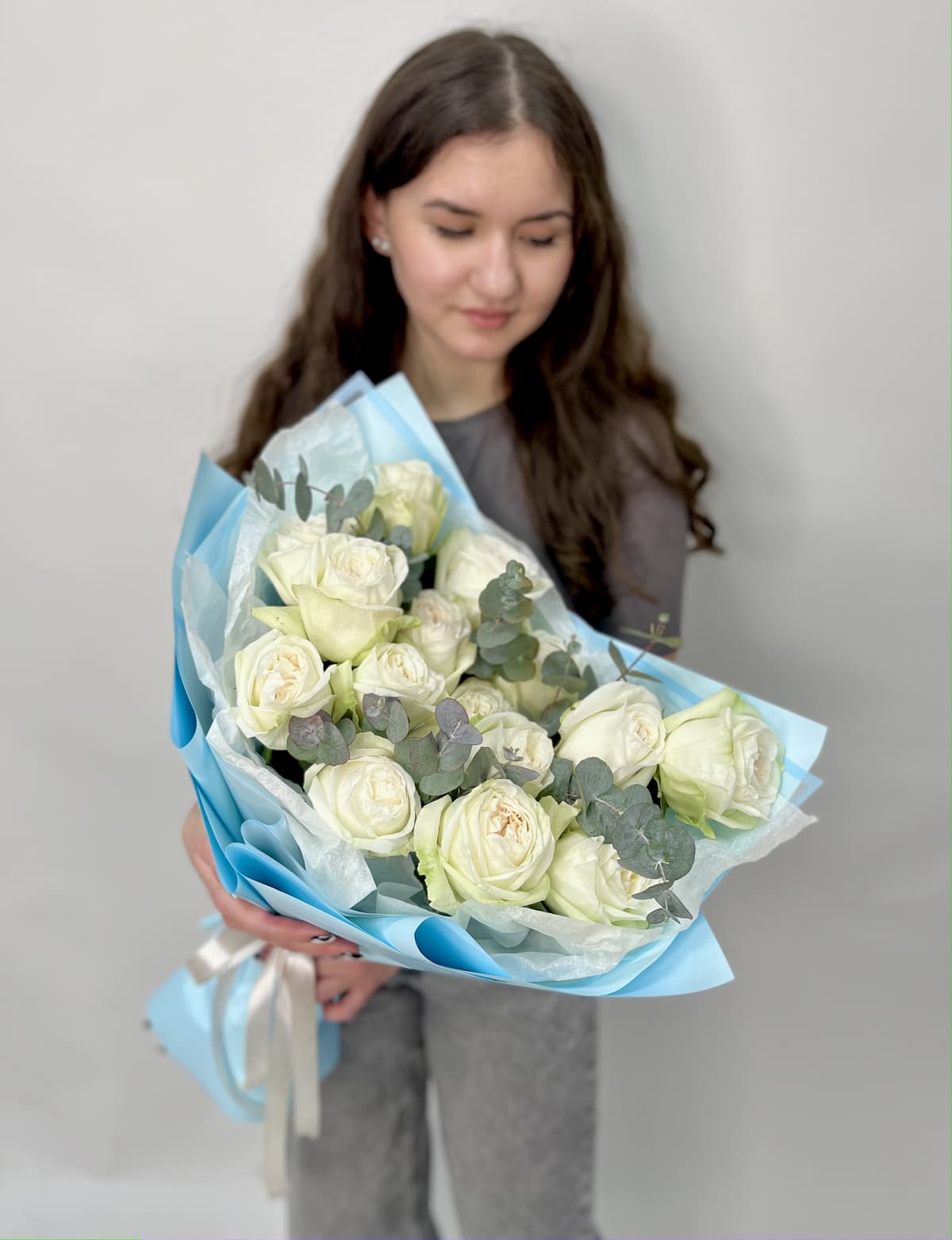 Букет из 15 Пионовидных Роз white O’Hara