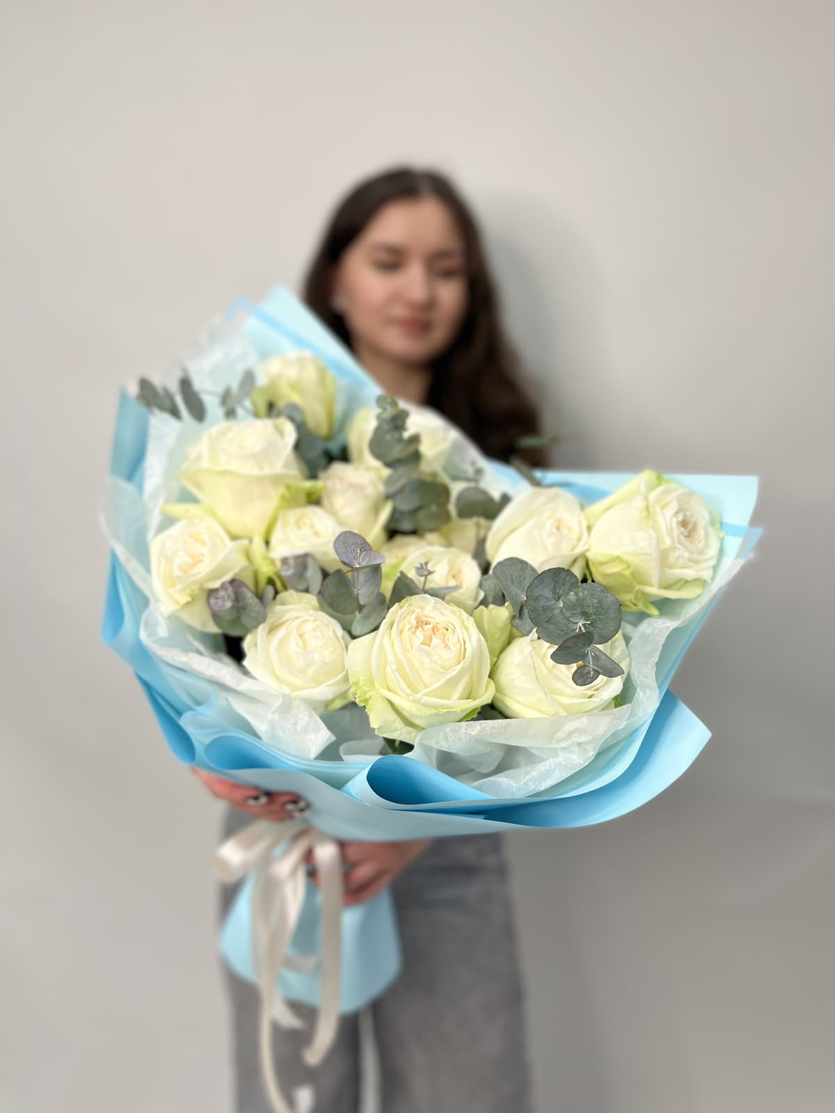 Букет из 15 Пионовидных Роз white O’Hara