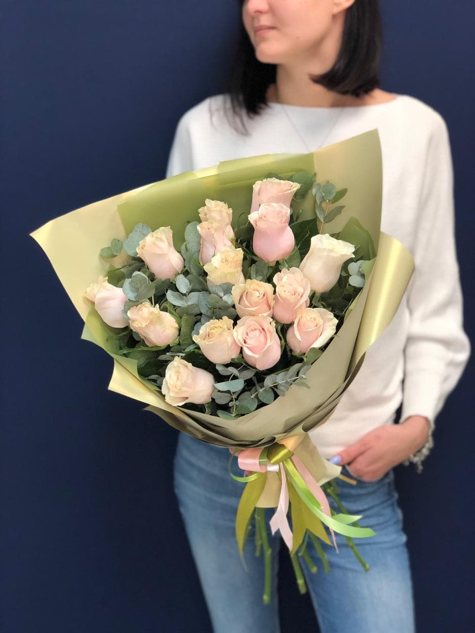 Букет из 15 розовых Роз Эквадор в фирменном оформлении 50 см 2 Серия