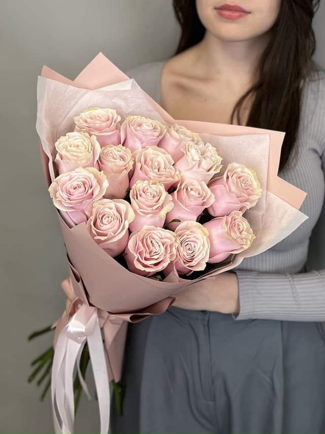 Праздничный букет из 15 розовых роз Премиум Праздничный букет из 15 розовых роз Премиум
