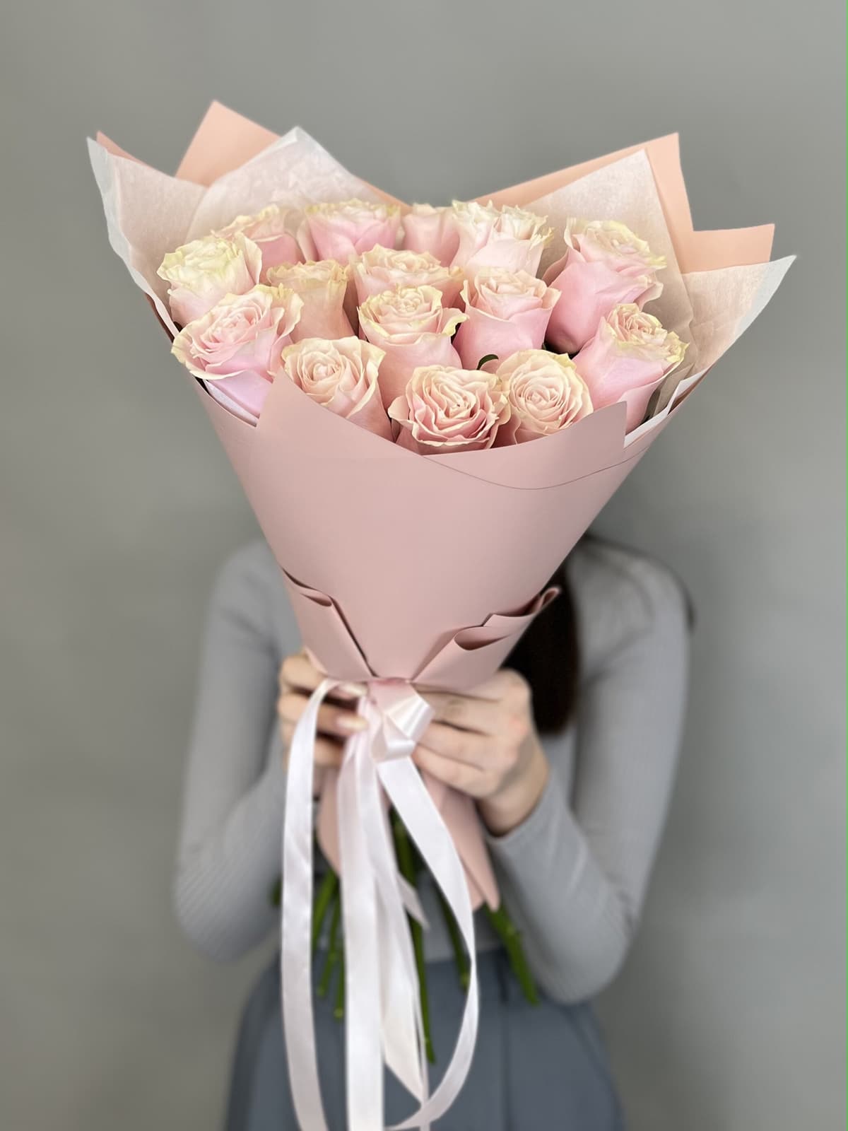 Праздничный букет из 15 розовых роз Премиум