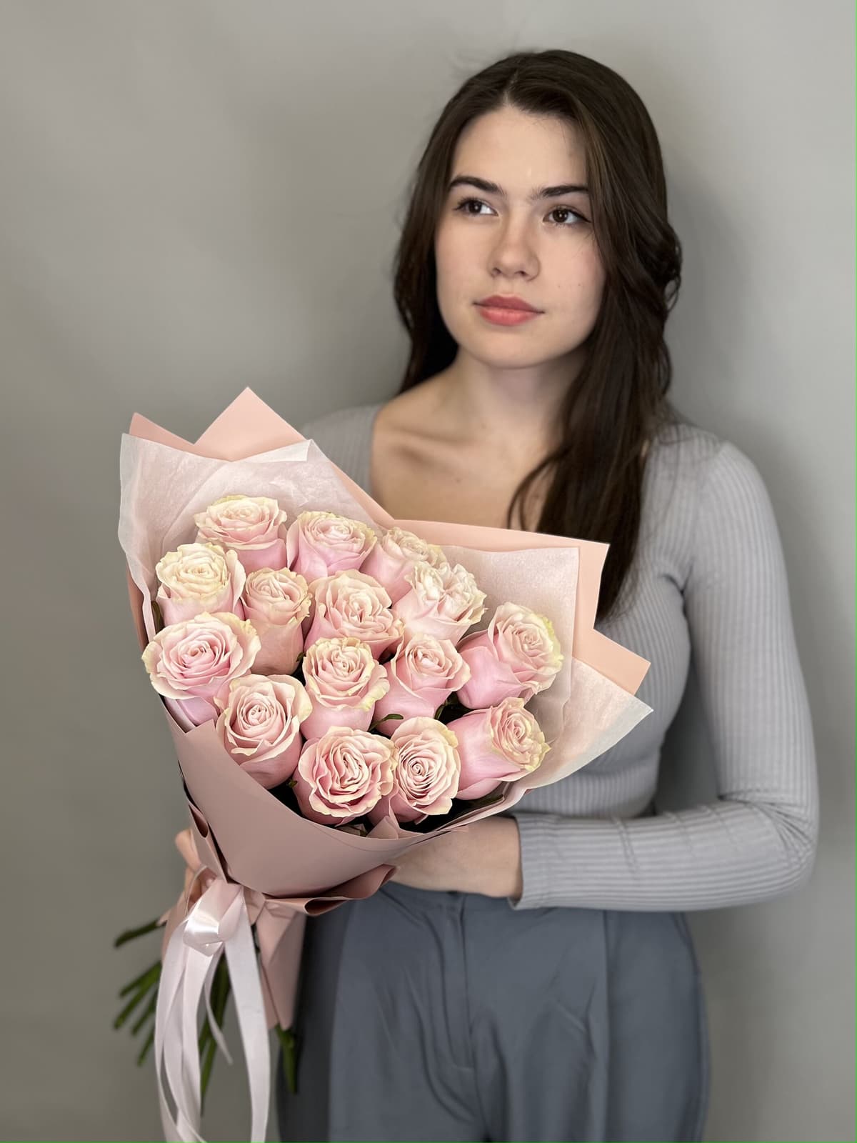 Праздничный букет из 15 розовых роз Премиум