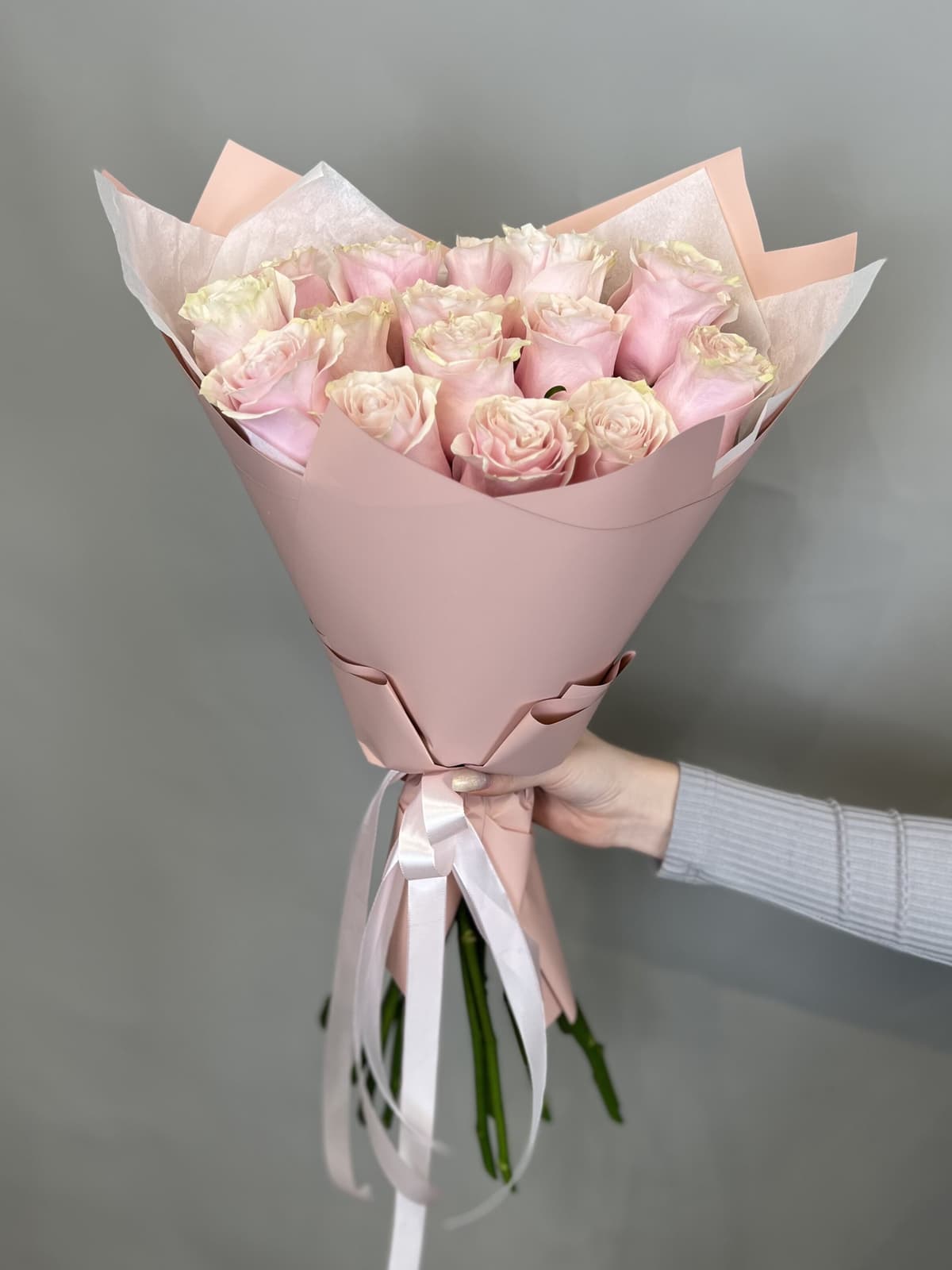 Праздничный букет из 15 розовых роз Премиум
