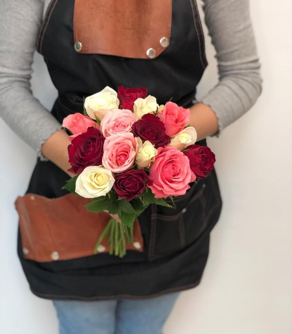 Нежный букет из 15 розы Кения микс 35-40см