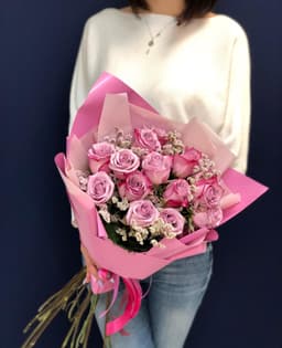 Букет из 15 сиреневых Роз Эквадор в фирменном оформлении 60 см 2 Серия