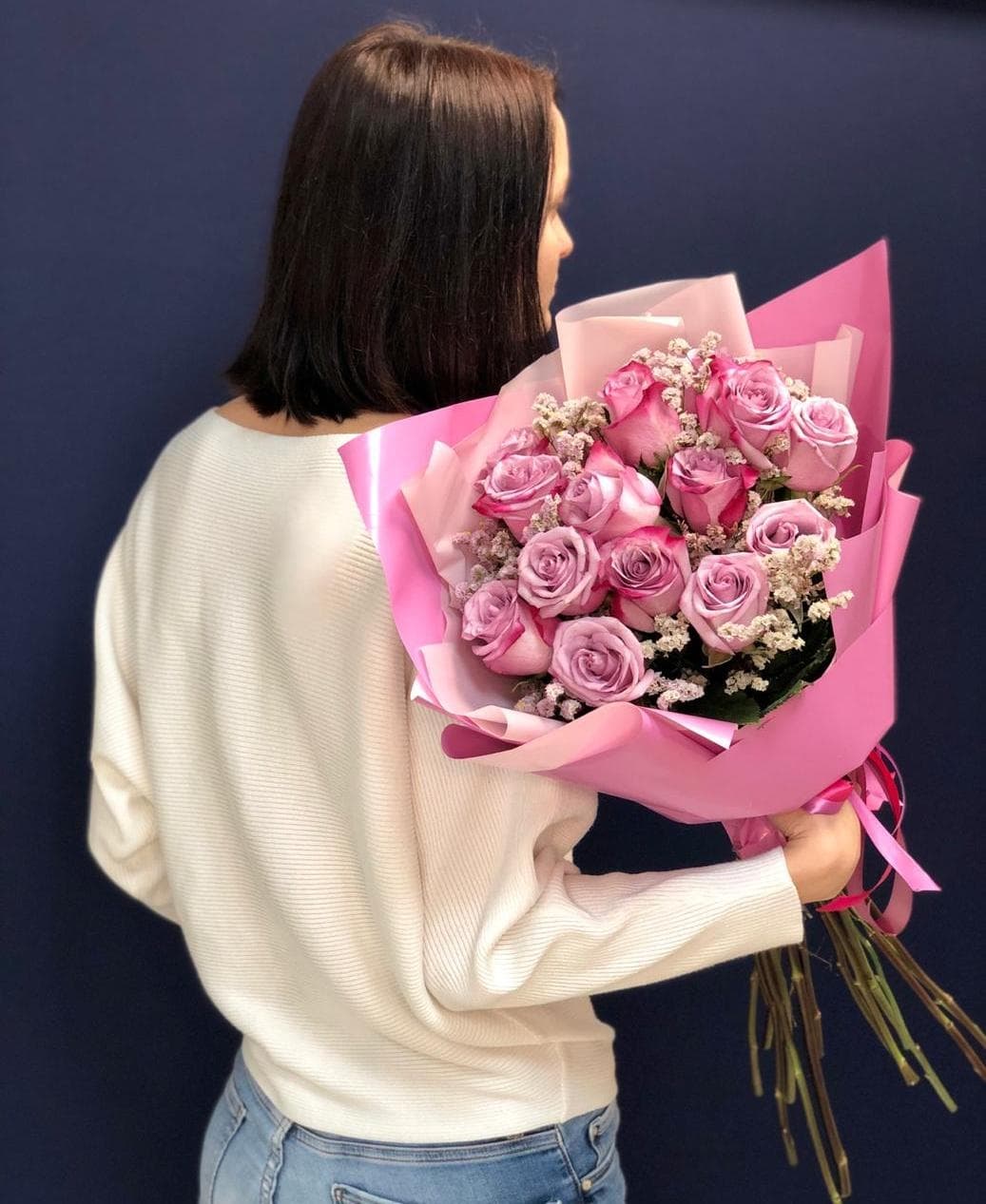 Букет из 15 сиреневых Роз Эквадор в фирменном оформлении 70 см 2 Серия