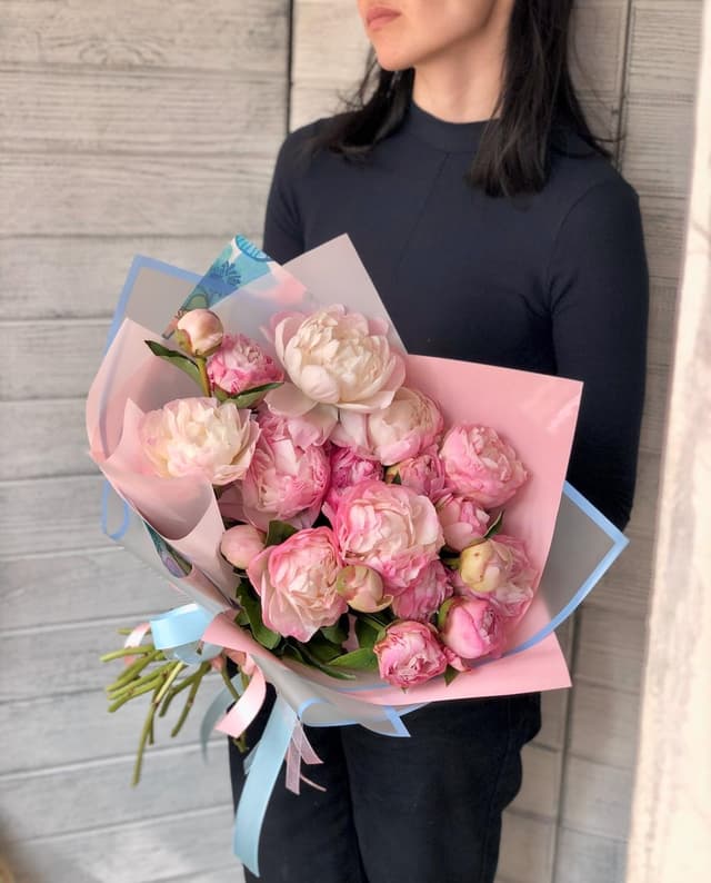 Красивый букет из 19 Пионов Sara Bernard Красивый букет из 19 Пионов Sara Bernard