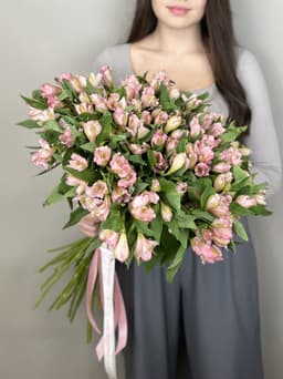 Весенний букет из 25 альстромерий "Elegance"