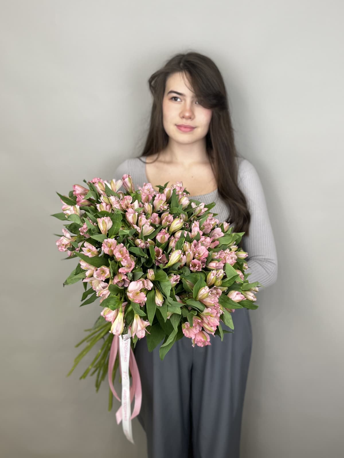 Весенний букет из 25 альстромерий "Elegance"