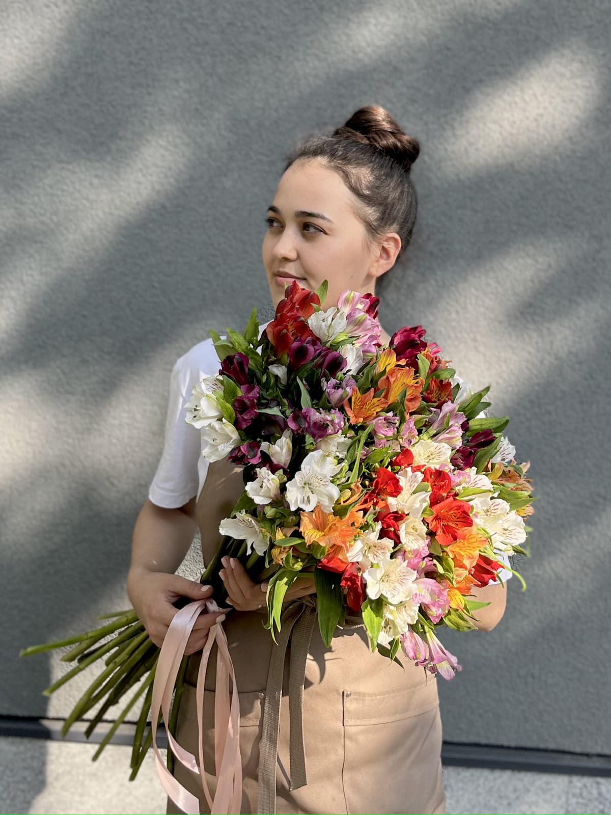 Популярный букет из 25 Альстромерий микс