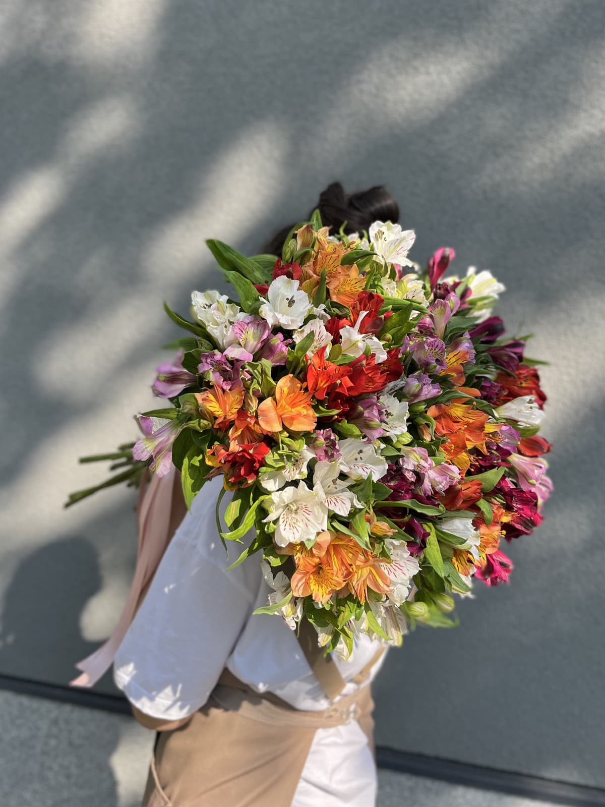 Популярный букет из 25 Альстромерий микс