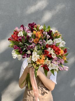 Популярный букет из 25 Альстромерий микс