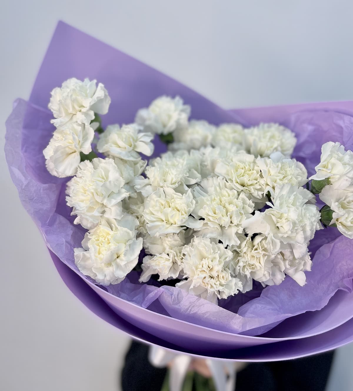 Весенний букет из 25 белых Диантусов в Фоамиране