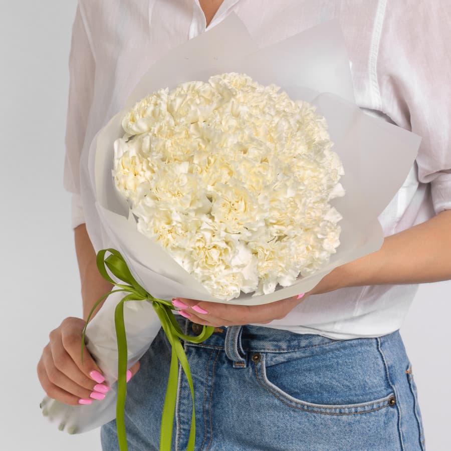 Стильный букет из 25 диантусов в матовой бумаге