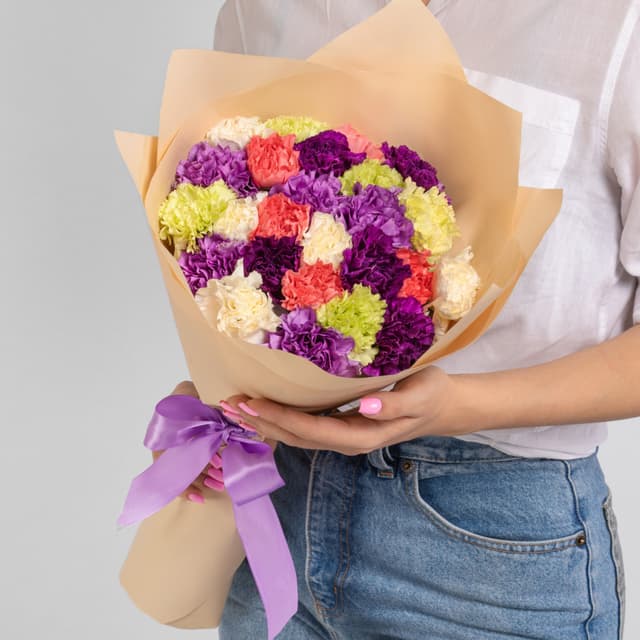 Стильный букет из 25 диантусов в матовой бумаге Стильный букет из 25 диантусов в матовой бумаге