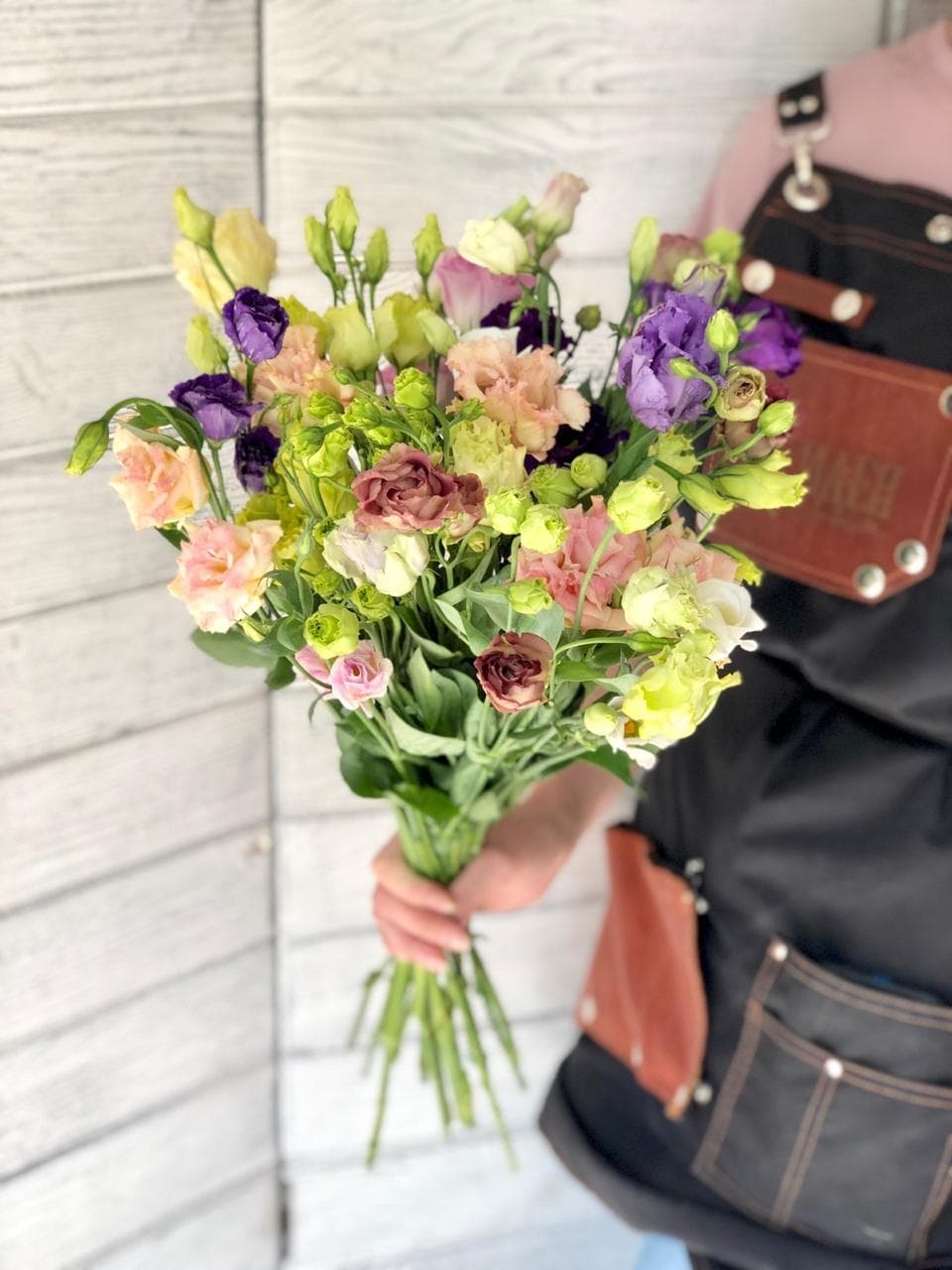 Красивый букет из 25 эустом