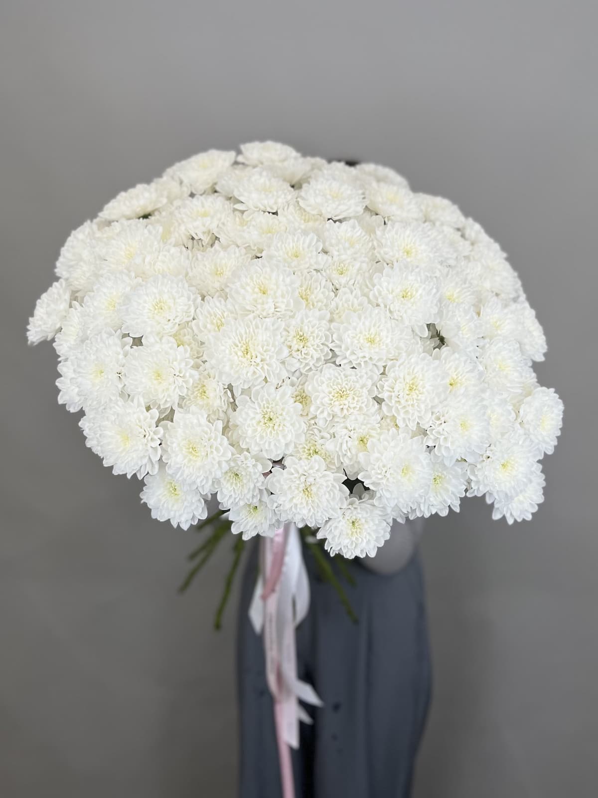 Букет цветов из 25 хризантем Алтай