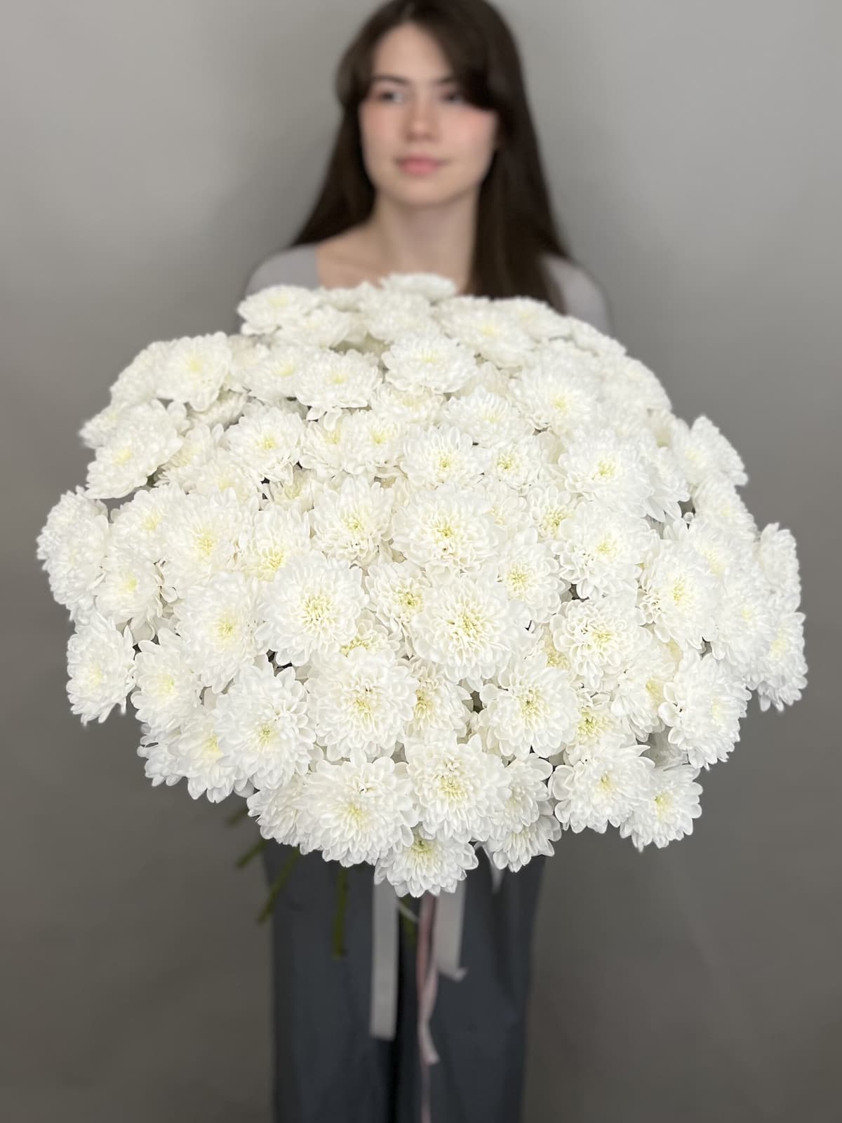 Букет цветов из 25 хризантем Алтай