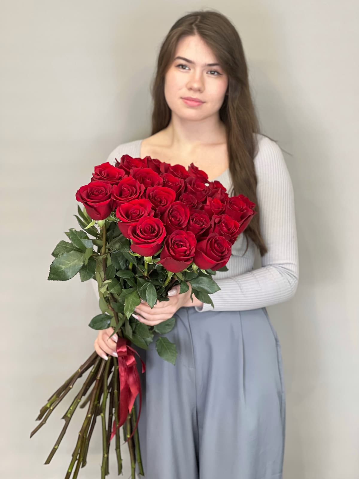 Букет из 25 красных роз 70 см премиум