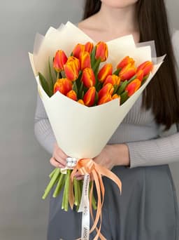 Букет из 25 оранжевых тюльпанов