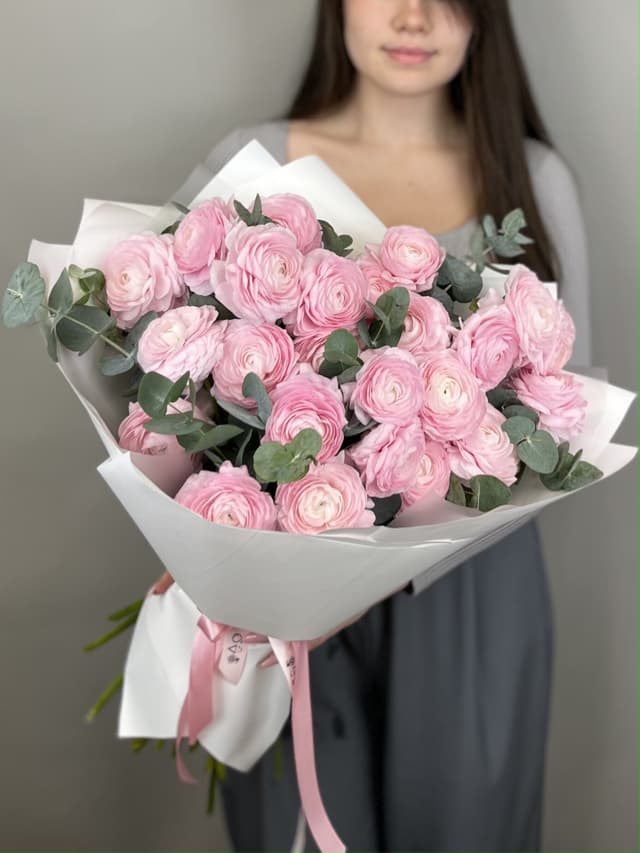 Букет из 25 ранункулюсов "Lady" Букет из 25 ранункулюсов "Lady"