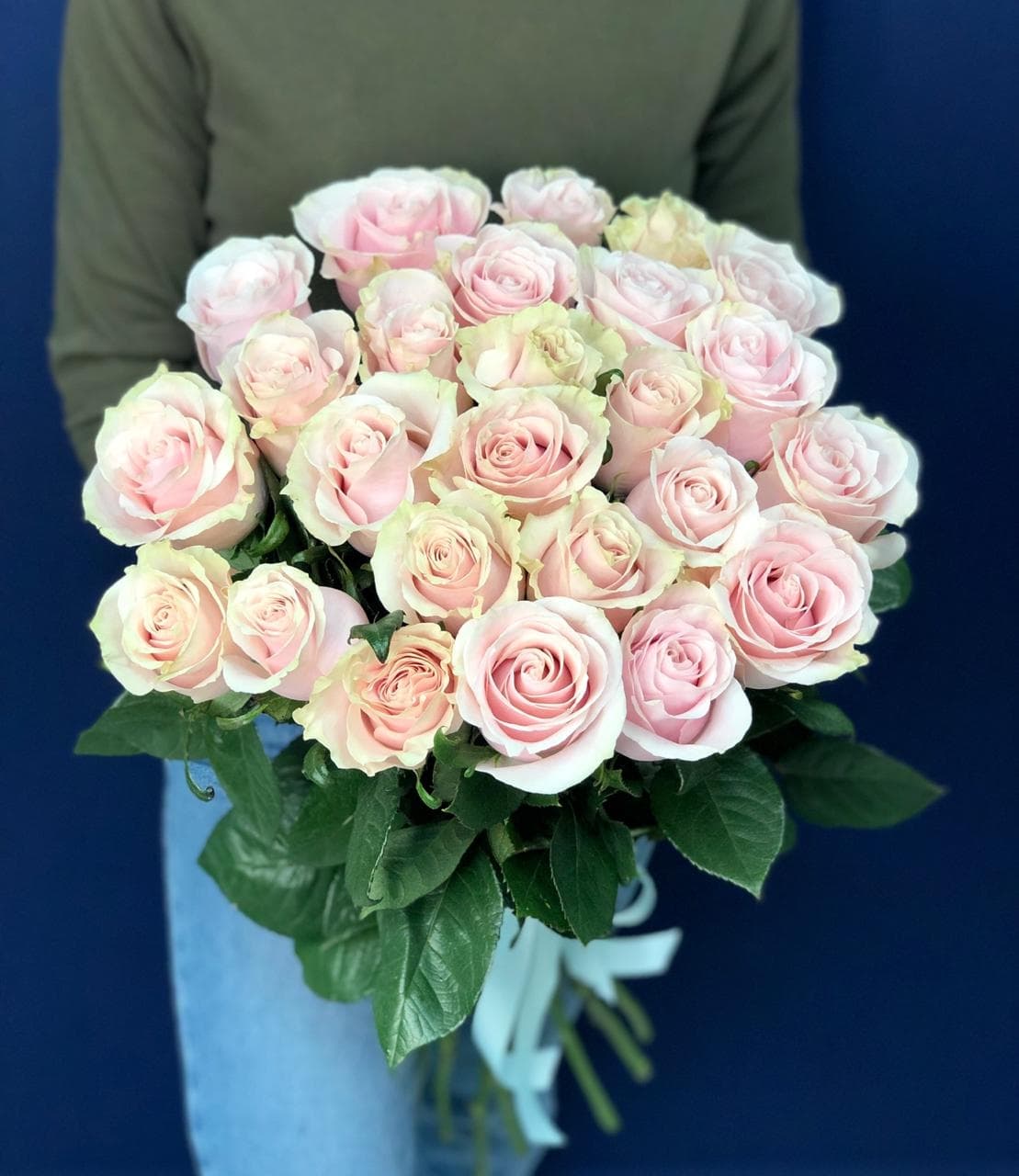 Букет из 25 розовых роз Эквадор 50 см