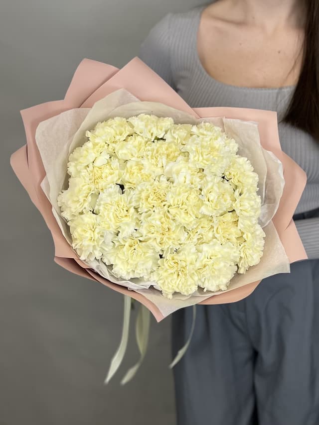Нежный букет из 25 сливочных диантусов Нежный букет из 25 сливочных диантусов