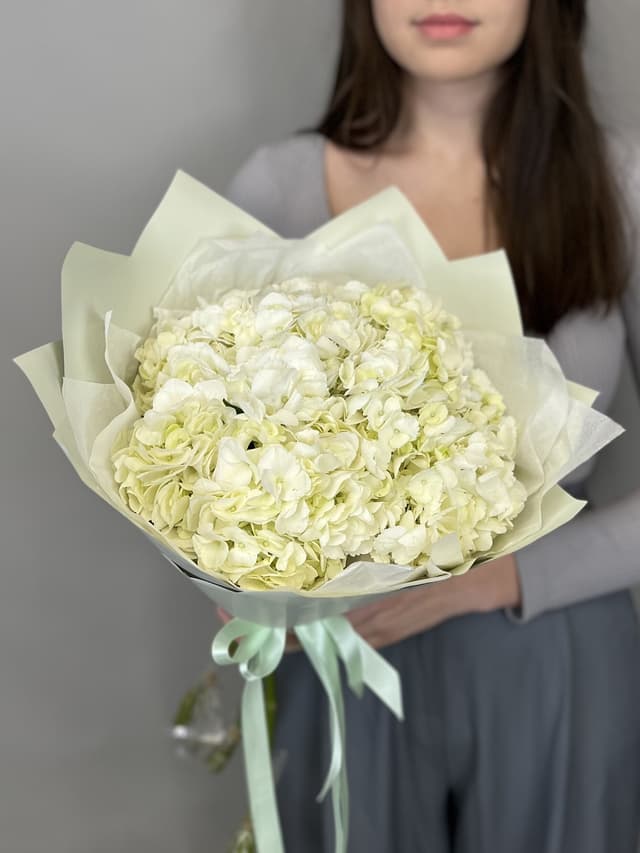 Букет из 3 белых гортензий Букет из 3 белых гортензий