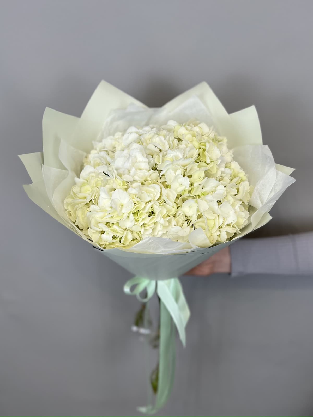 Букет из 3 белых гортензий