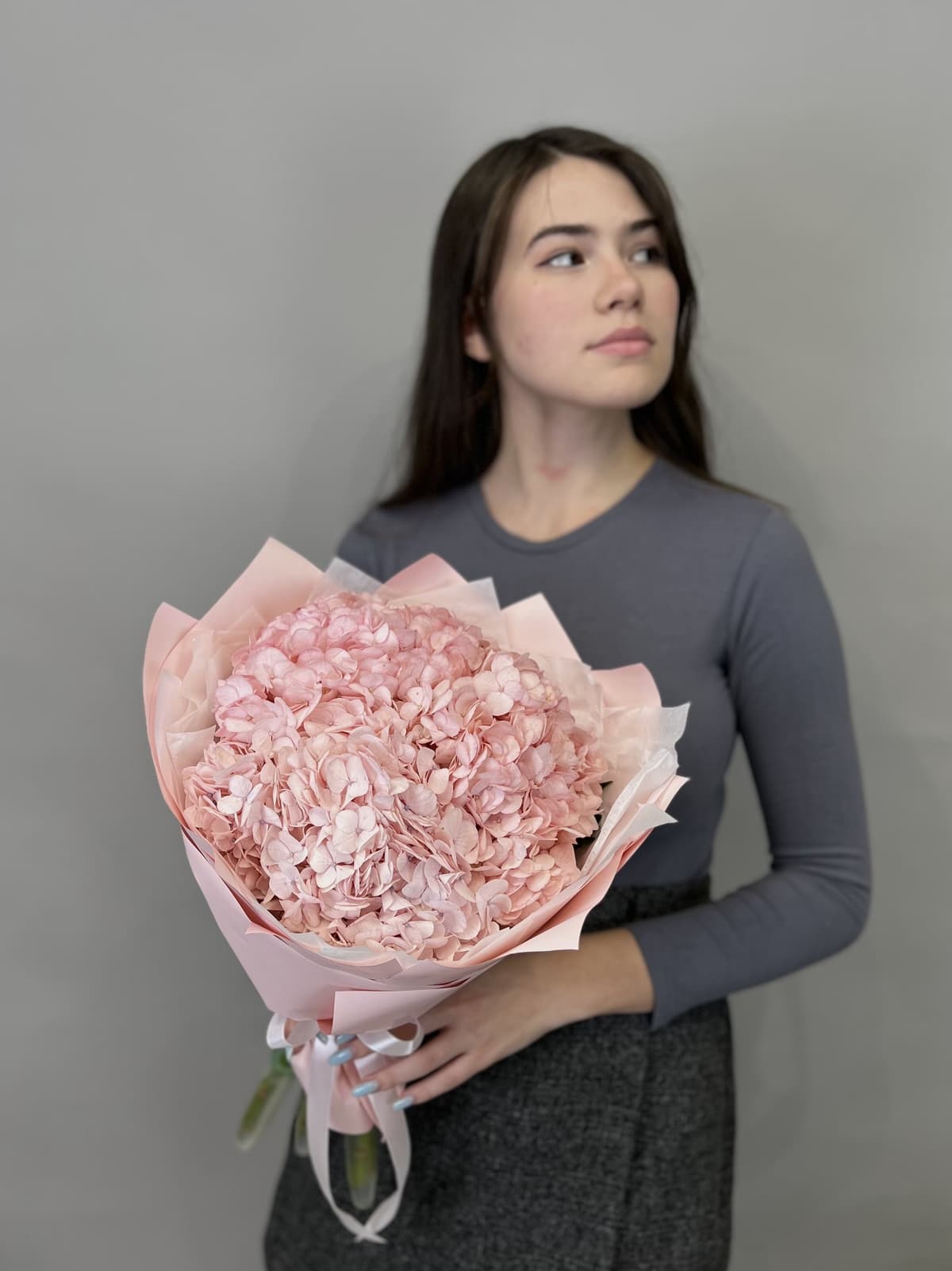 Нежный букет из 3 розовых гортензий