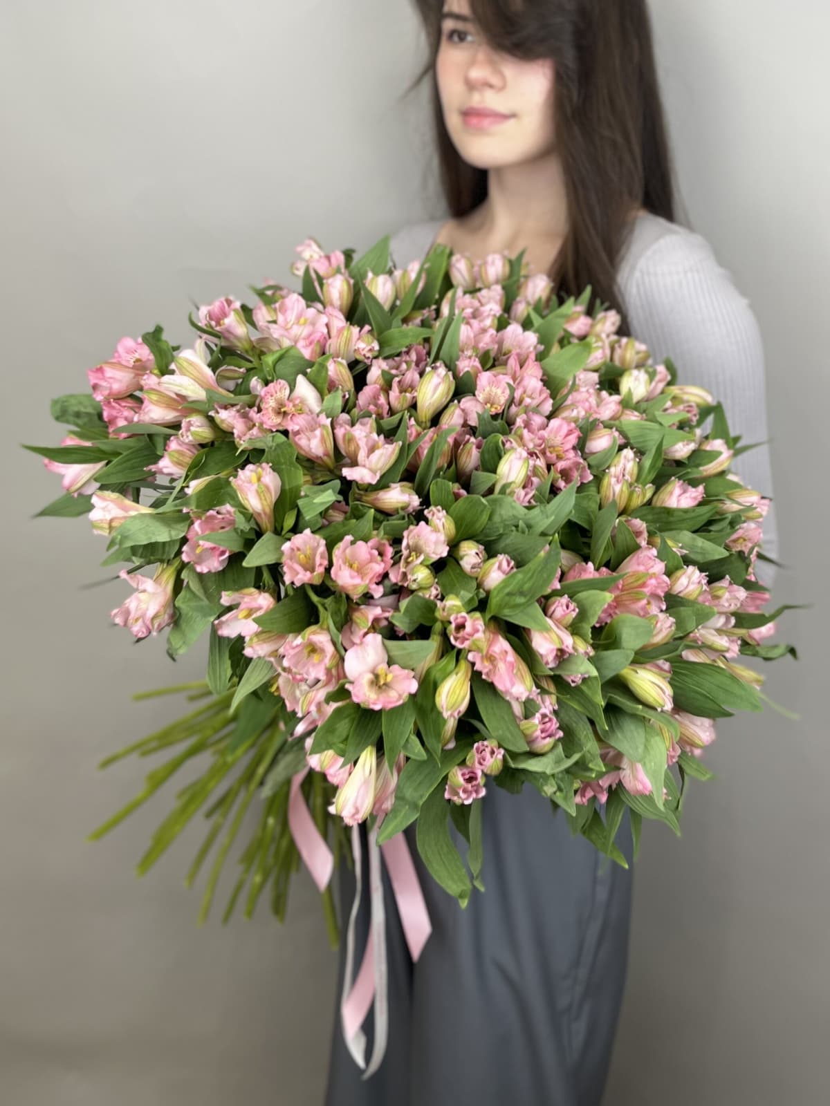 Цветочный букет из 35 альстромерий "Элегантность"