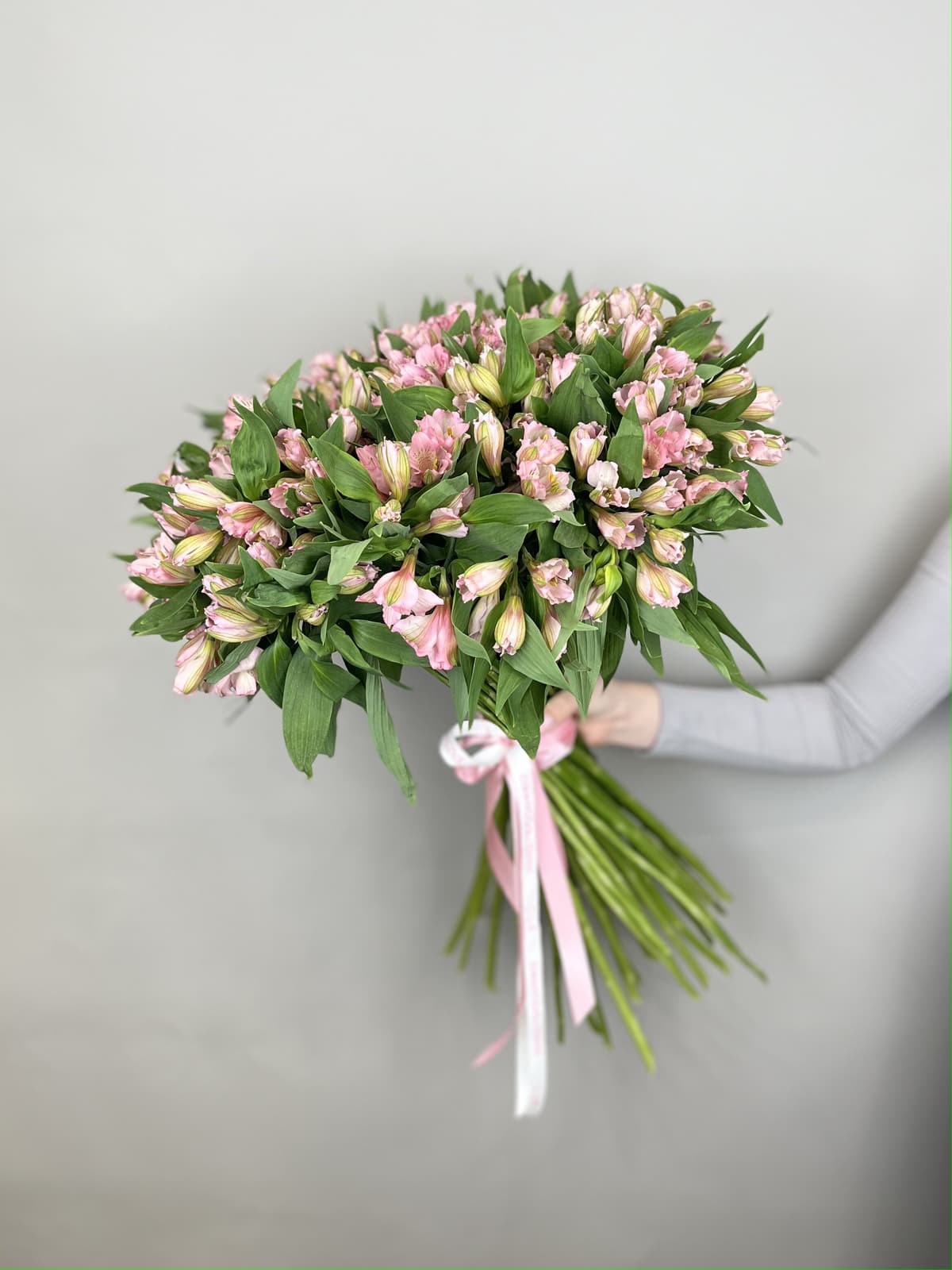 Цветочный букет из 35 альстромерий "Элегантность"