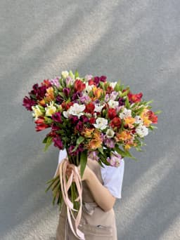 Роскошный букет из 35 Альстромерий микс