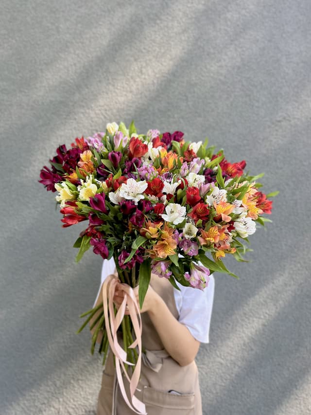 Роскошный букет из 35 Альстромерий микс Роскошный букет из 35 Альстромерий микс