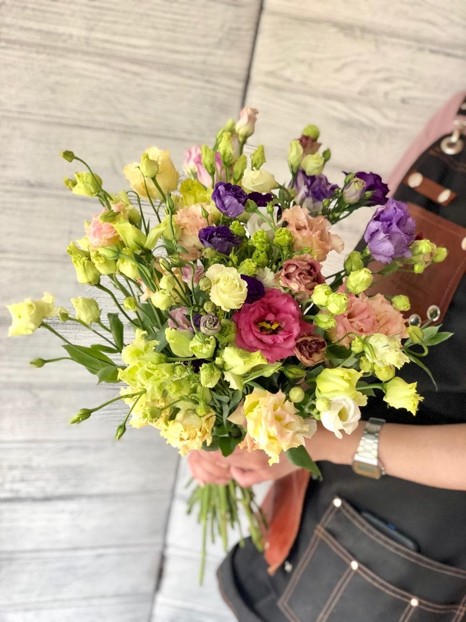 Стильный букет из 35 эустом