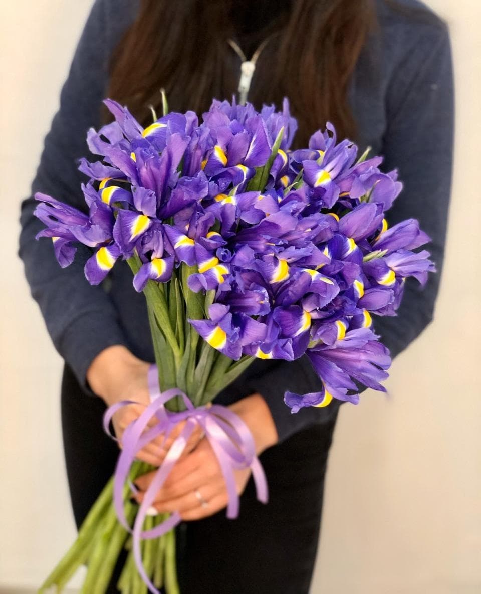 Букет из 35 ирисов