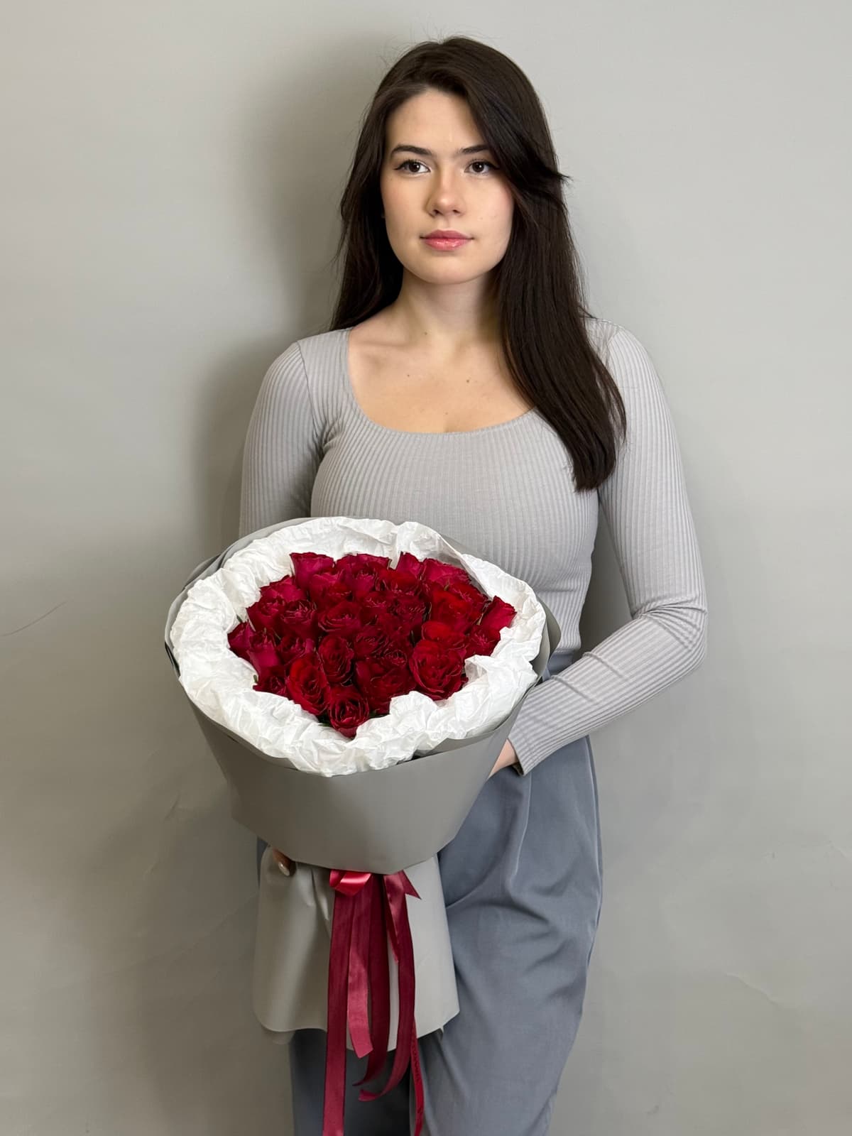 Букет из 35 красных роз Кения 35-40 см в фирменной упаковке