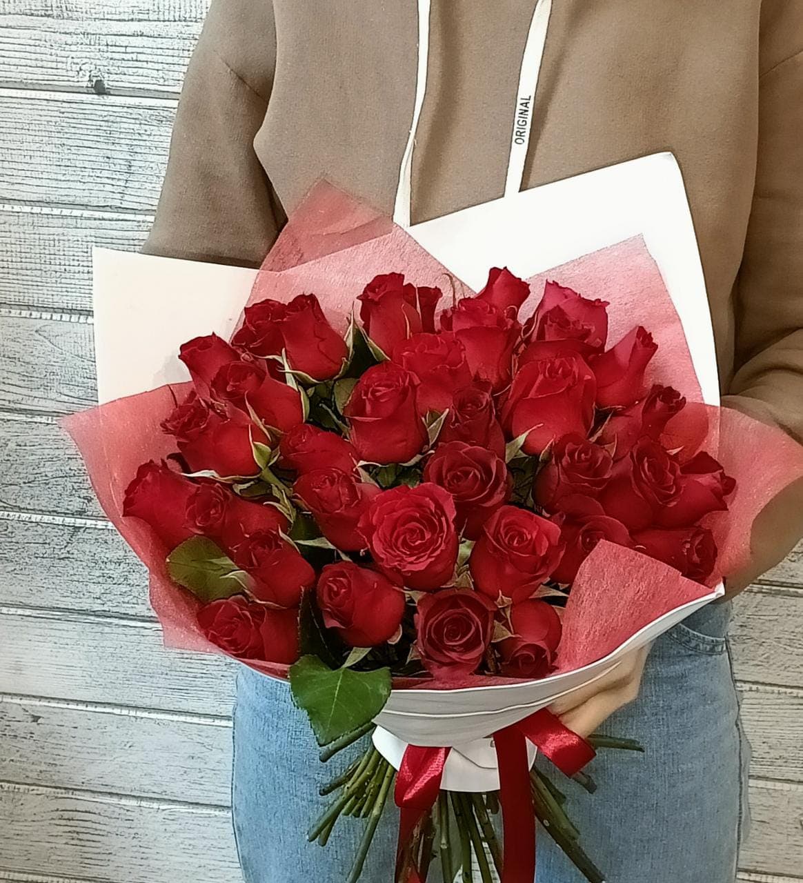 Роскошный букет из 35 красных роз Кения 35-40см в фоамиране