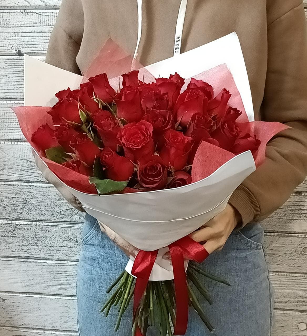 Роскошный букет из 35 красных роз Кения 35-40см в фоамиране