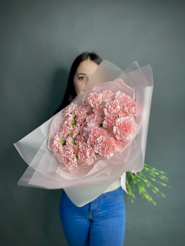 Свежий букет из 39 розовых диантусов в матовой бумаге Свежий букет из 39 розовых диантусов в матовой бумаге