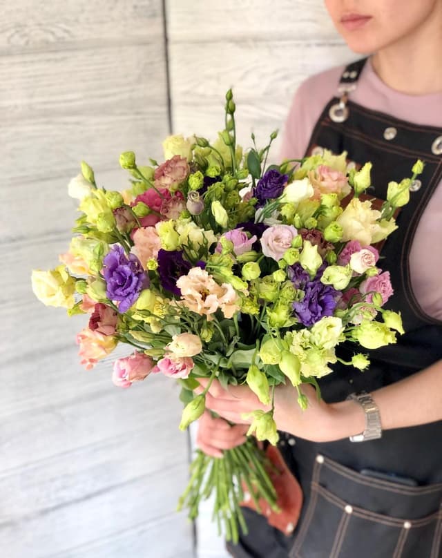 Шикарный букет из 45 эустом Шикарный букет из 45 эустом