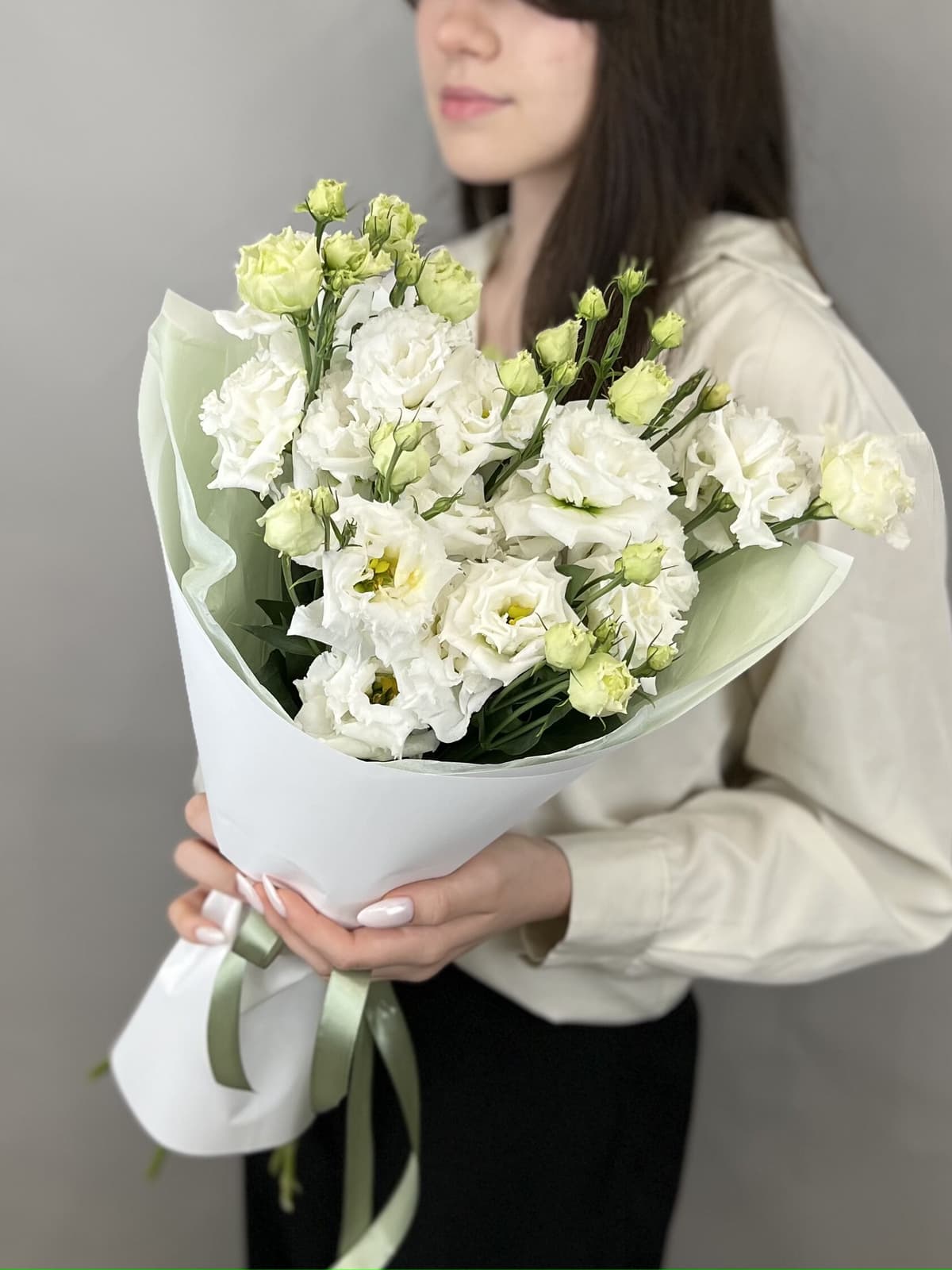 Красивый букет из 5 белых эустом