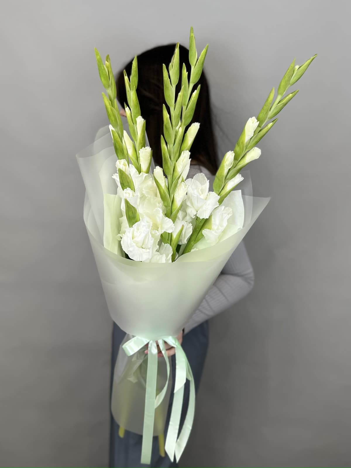 Букет из 5 Гладиолусов в матовой бумаге