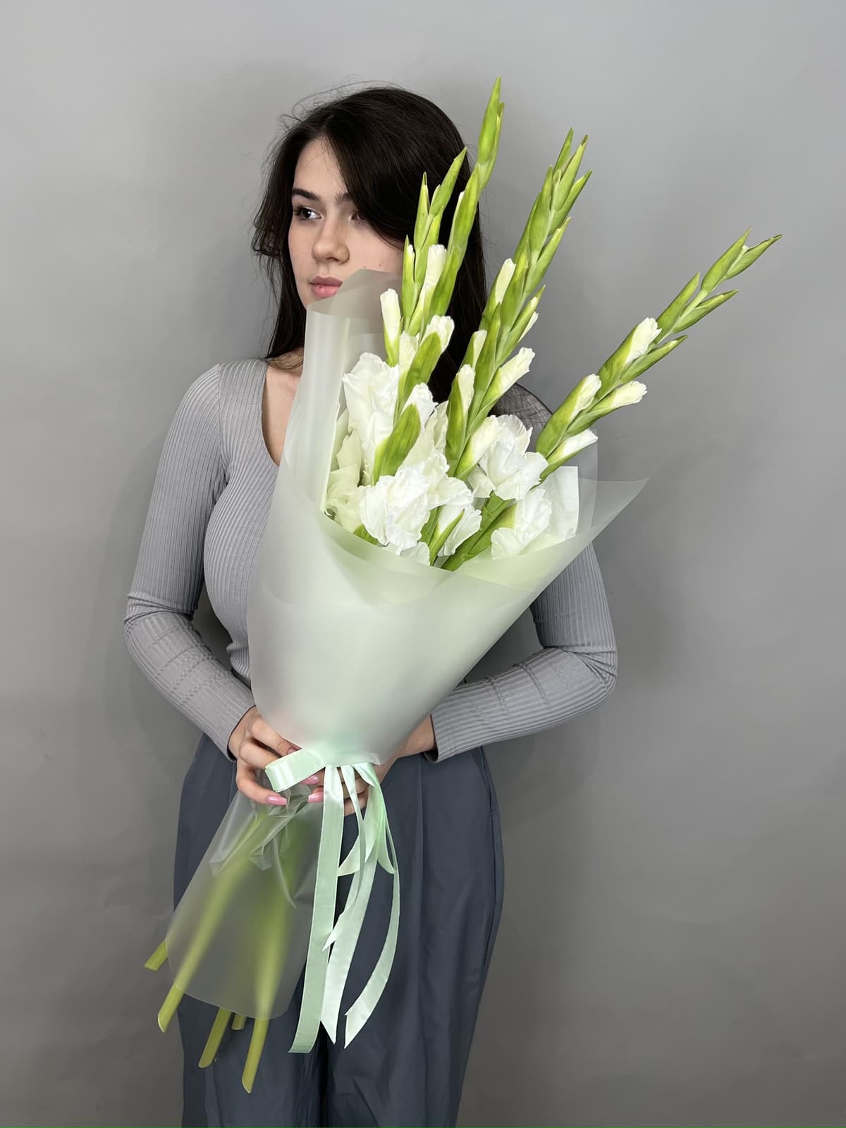 Букет из 5 Гладиолусов в матовой бумаге